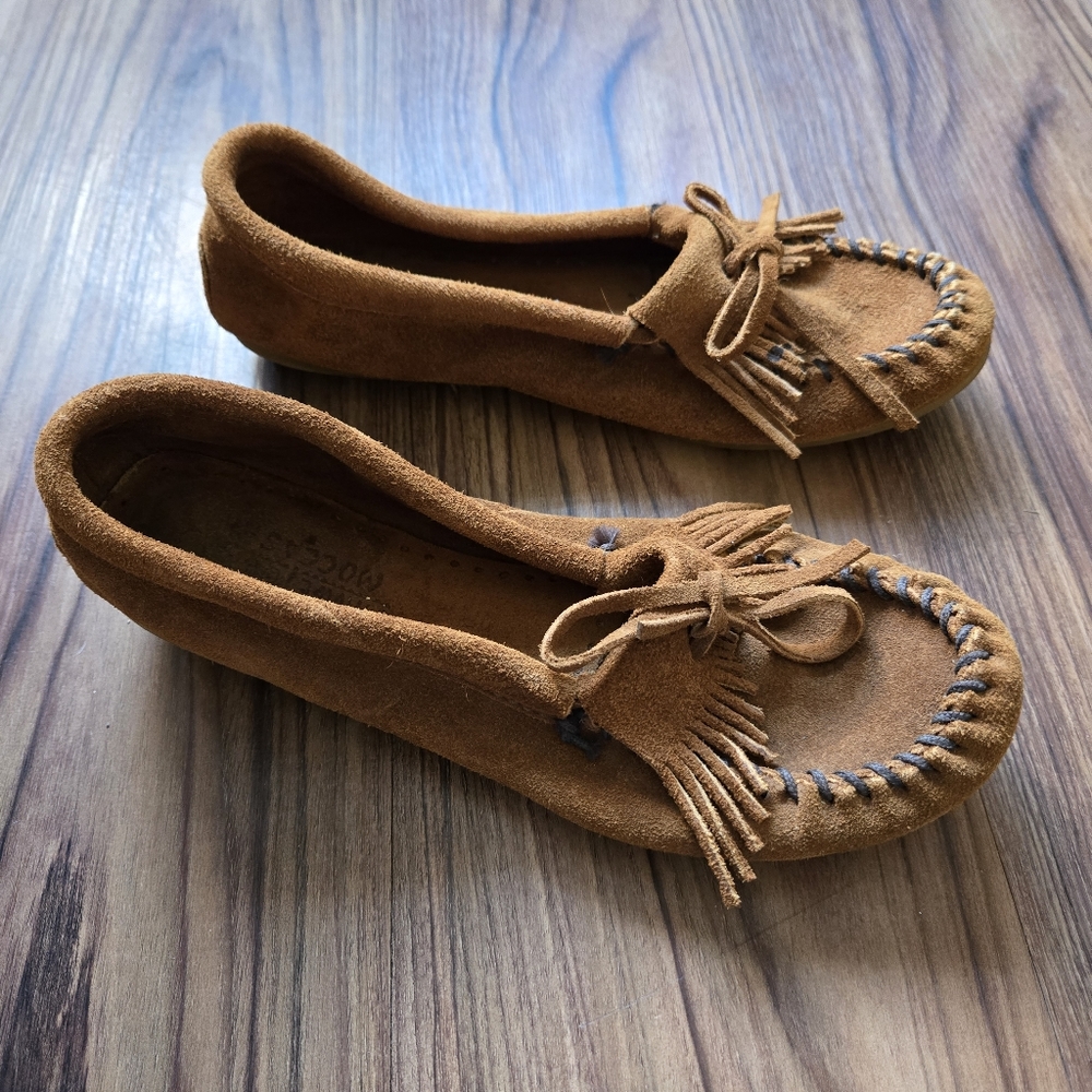 Minnetonka Women's Tan Moccasins 7 Brown